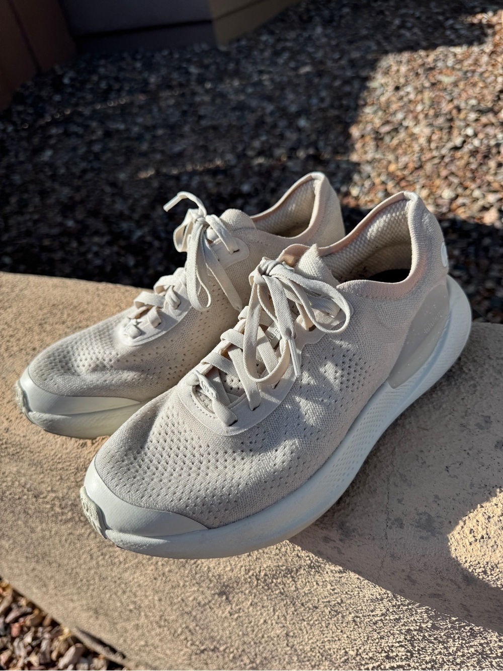 Lululemon women’s beige sneakers shoes beyondfeel US9.5